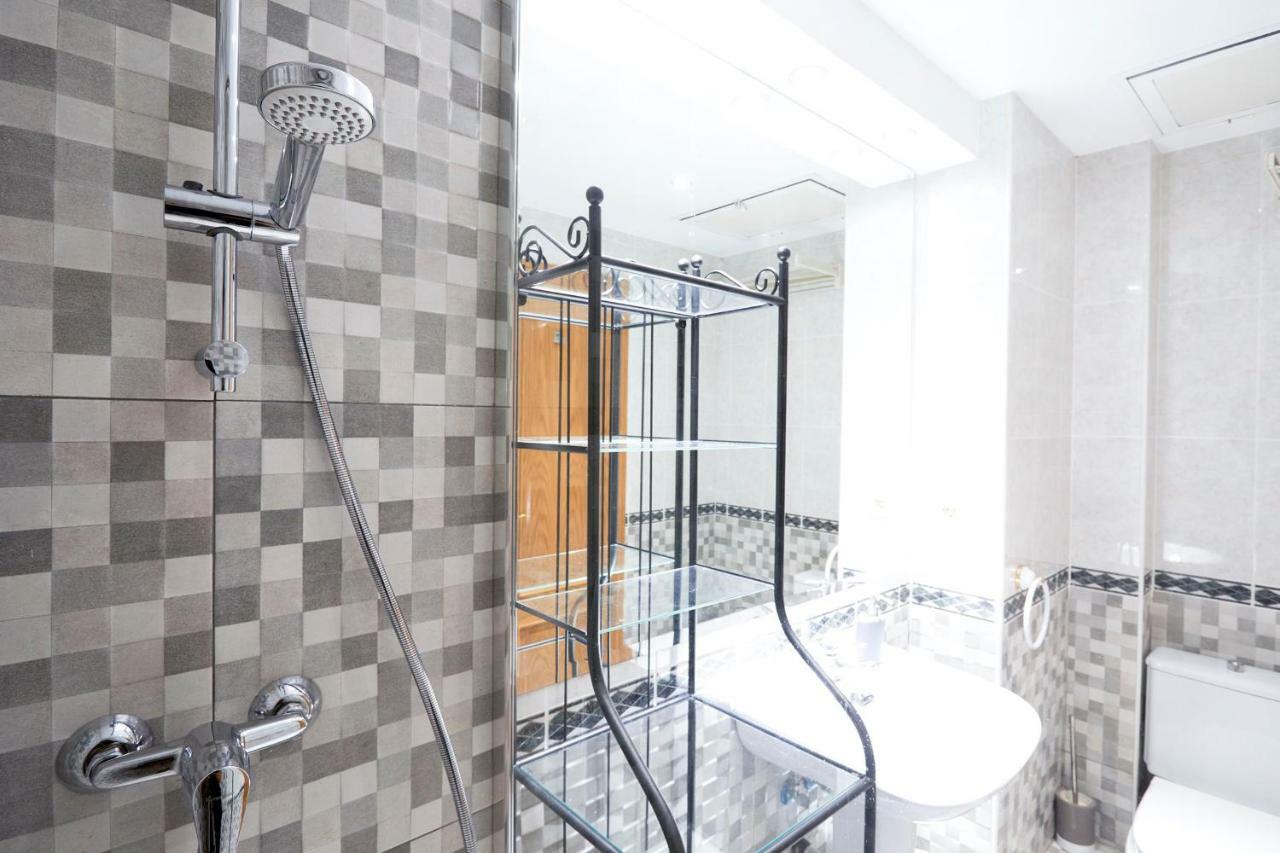 Royal Palace Boutique Apartment Madrid Luaran gambar